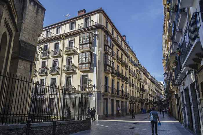 Guipúzcoa - San Sebastián 025 - calle Abuztuaren.jpg
